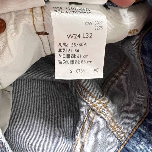 Levis Womens 501 Original Fit Selvedge Distressed High Rise Straight Fit Jeans - Picture 11 of 14